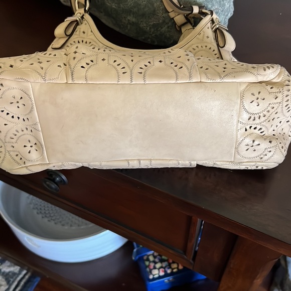 Coach unique patterned cream leather shoulder bag. Turquoise inside. - Picture 3 of 12